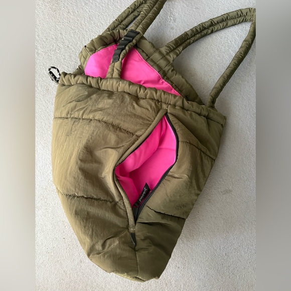 FP Movement Cool and Cozy Tote🔥 - Picture 10 of 16